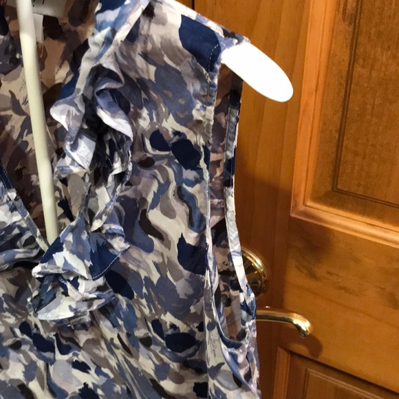 Loft Sleeveless Small Blue White Grey Top Ruffle - Picture 4 of 12